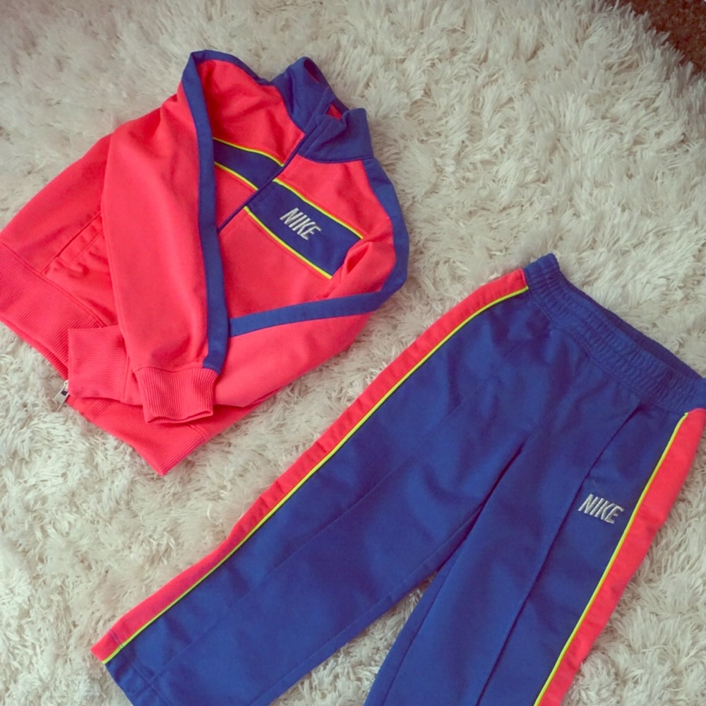 Beautiful Toddler Nike Sweatsuit!